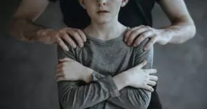 Experimentar un trauma infantil hace que el cuerpo y el cerebro envejezcan más rápido