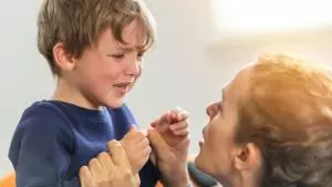 ¿Vuelve a hacerse pipí ¿No come solo ¿Habla como un bebé Cómo actuar ante una regresión infantil